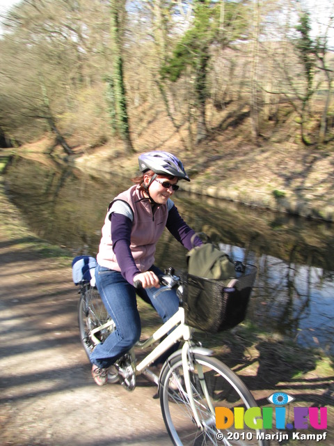 SX12789 Jenni riding her new bike